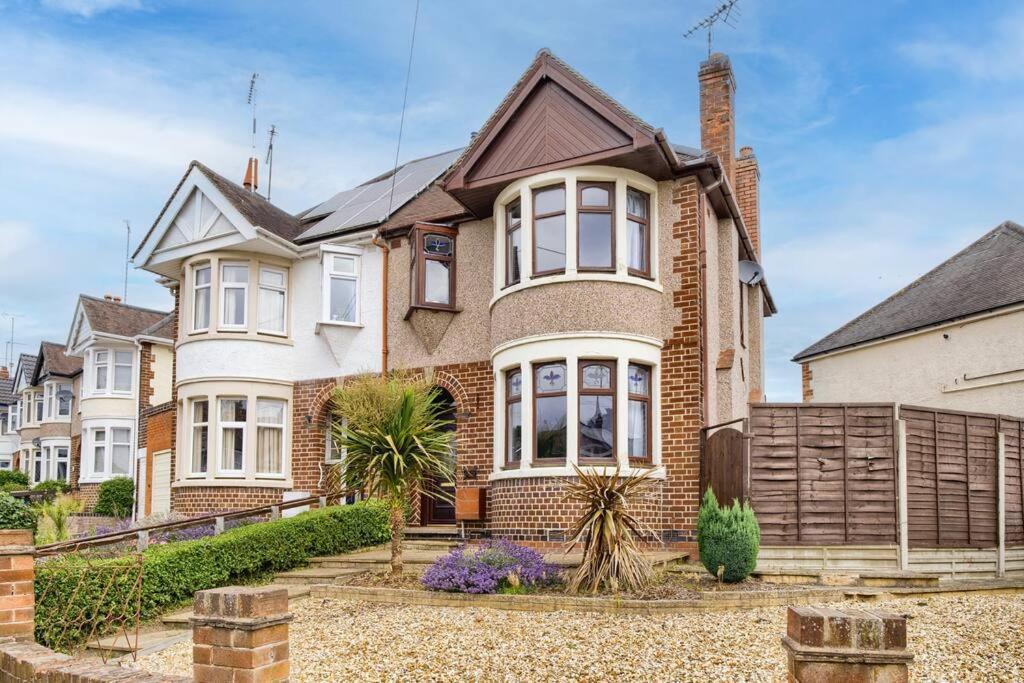 Low Rate - Coventry For 3 Bedroom House With Garden, Free Netflix And Unlimited Wi-Fi - Driveway Parking - Agc Bagian luar foto