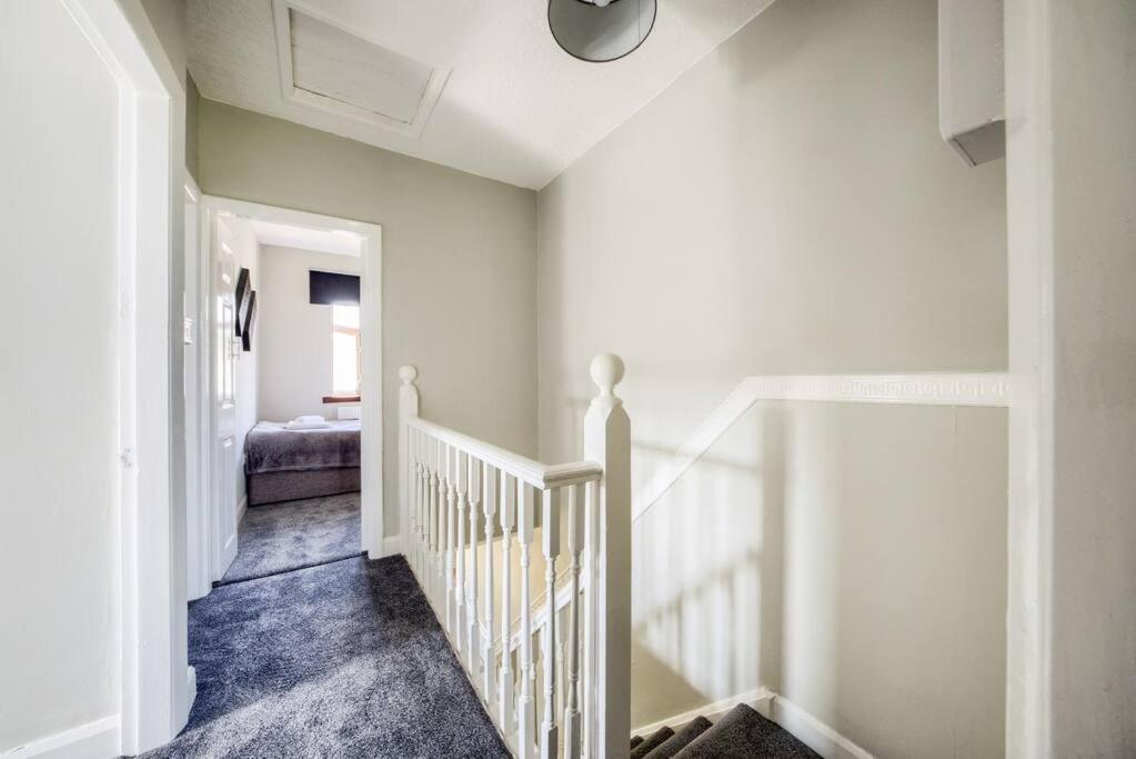 Low Rate - Coventry For 3 Bedroom House With Garden, Free Netflix And Unlimited Wi-Fi - Driveway Parking - Agc Bagian luar foto