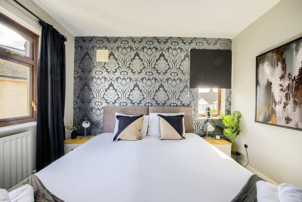 Low Rate - Coventry For 3 Bedroom House With Garden, Free Netflix And Unlimited Wi-Fi - Driveway Parking - Agc Bagian luar foto