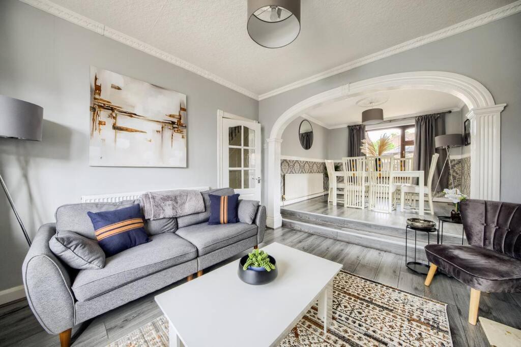 Low Rate - Coventry For 3 Bedroom House With Garden, Free Netflix And Unlimited Wi-Fi - Driveway Parking - Agc Bagian luar foto