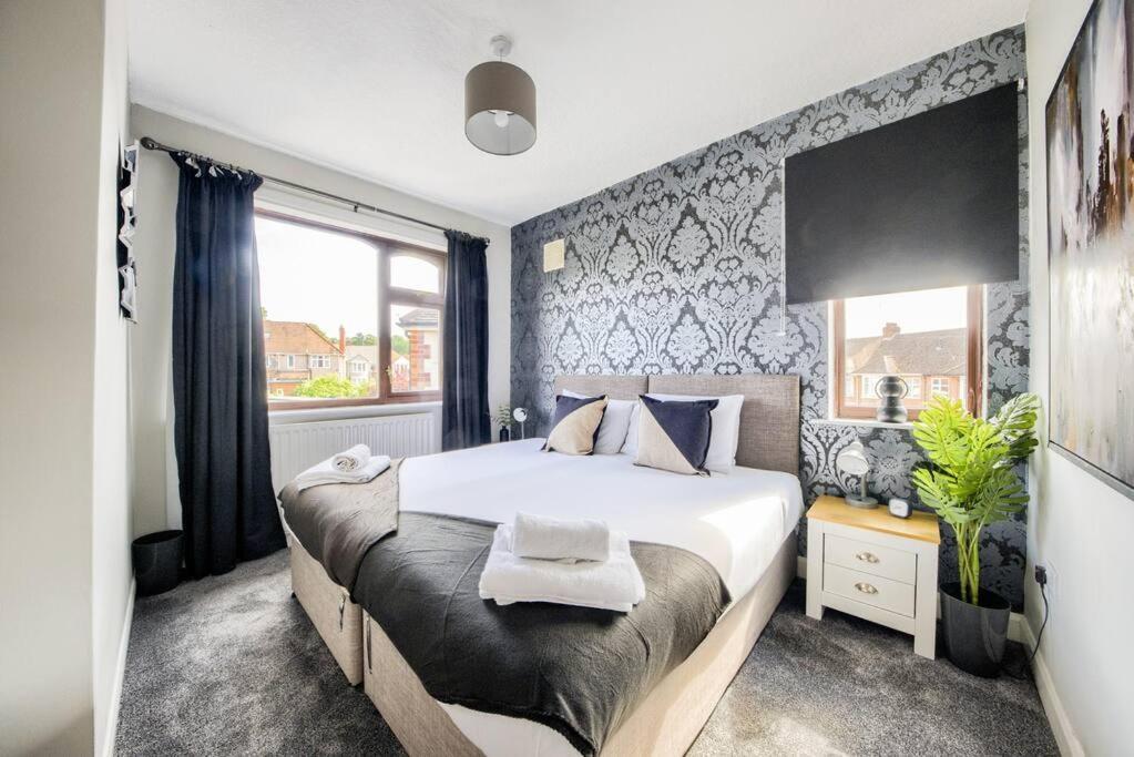 Low Rate - Coventry For 3 Bedroom House With Garden, Free Netflix And Unlimited Wi-Fi - Driveway Parking - Agc Bagian luar foto