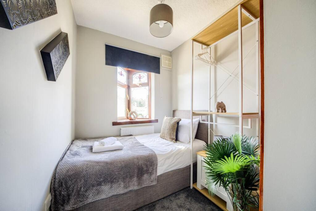 Low Rate - Coventry For 3 Bedroom House With Garden, Free Netflix And Unlimited Wi-Fi - Driveway Parking - Agc Bagian luar foto