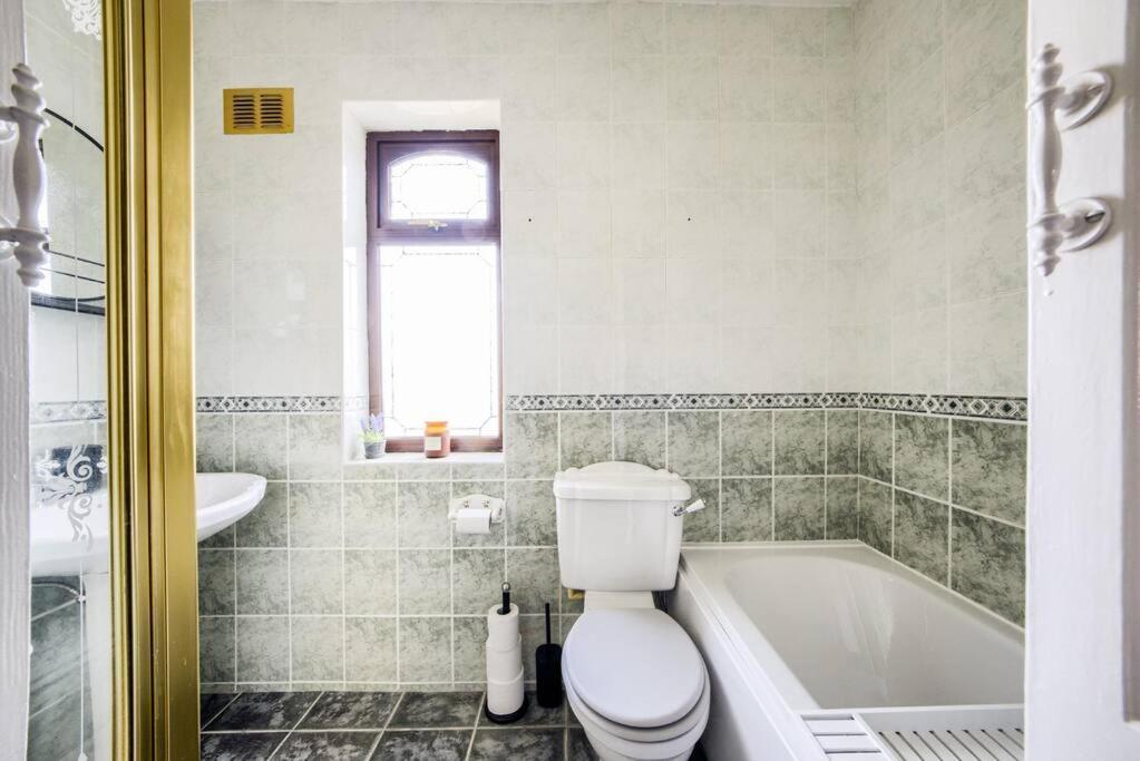 Low Rate - Coventry For 3 Bedroom House With Garden, Free Netflix And Unlimited Wi-Fi - Driveway Parking - Agc Bagian luar foto