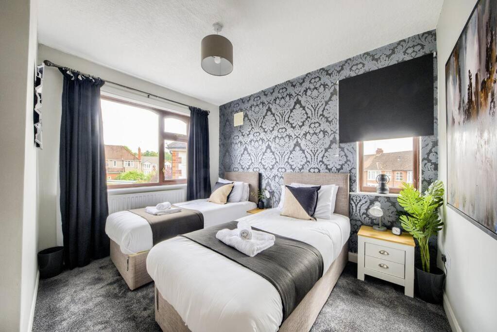 Low Rate - Coventry For 3 Bedroom House With Garden, Free Netflix And Unlimited Wi-Fi - Driveway Parking - Agc Bagian luar foto