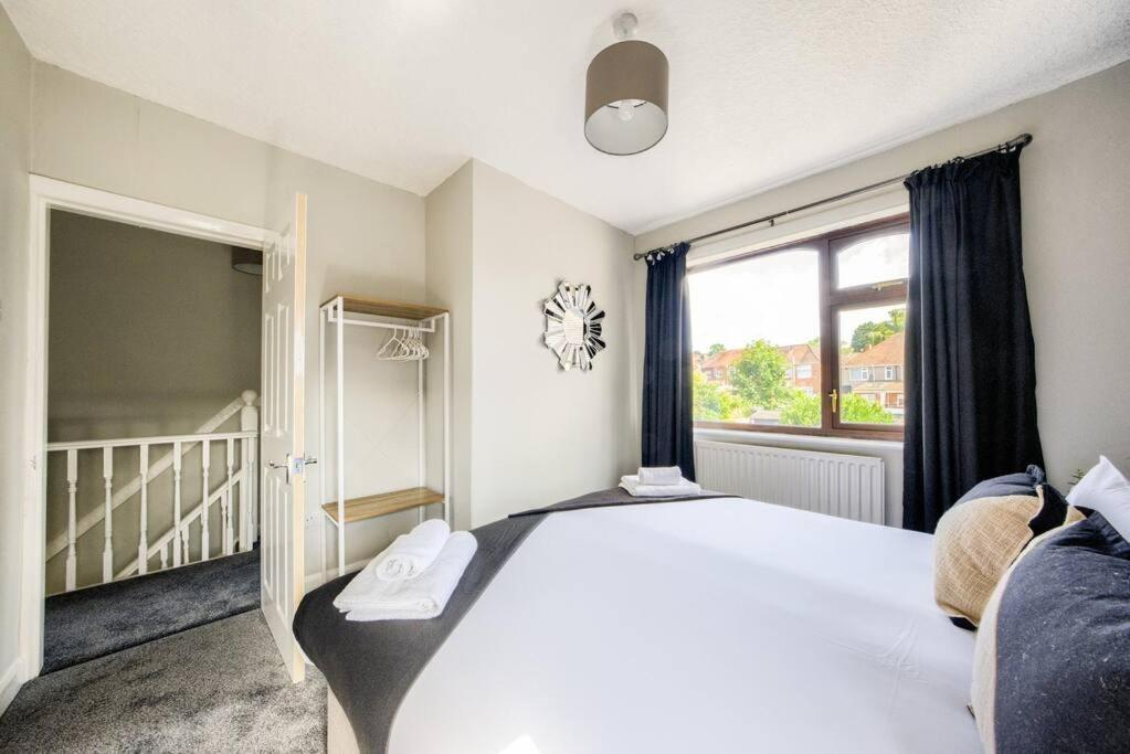 Low Rate - Coventry For 3 Bedroom House With Garden, Free Netflix And Unlimited Wi-Fi - Driveway Parking - Agc Bagian luar foto